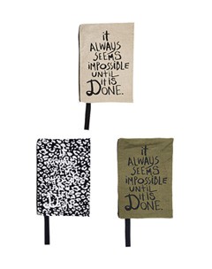 手書き風ロゴプリントファブリッククラッチ