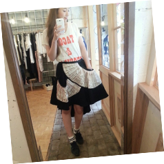 大人ガーリーなスカートにスポーティさを取り入れmixしました!