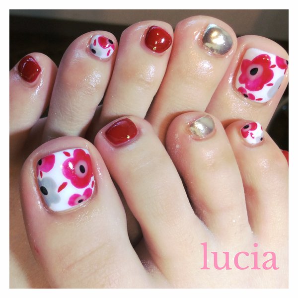 Foot nail|Lucia