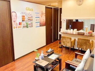 小顔矯正＆インド痩身専門店 Gluck 新宿店 | 新宿のリラクゼーション