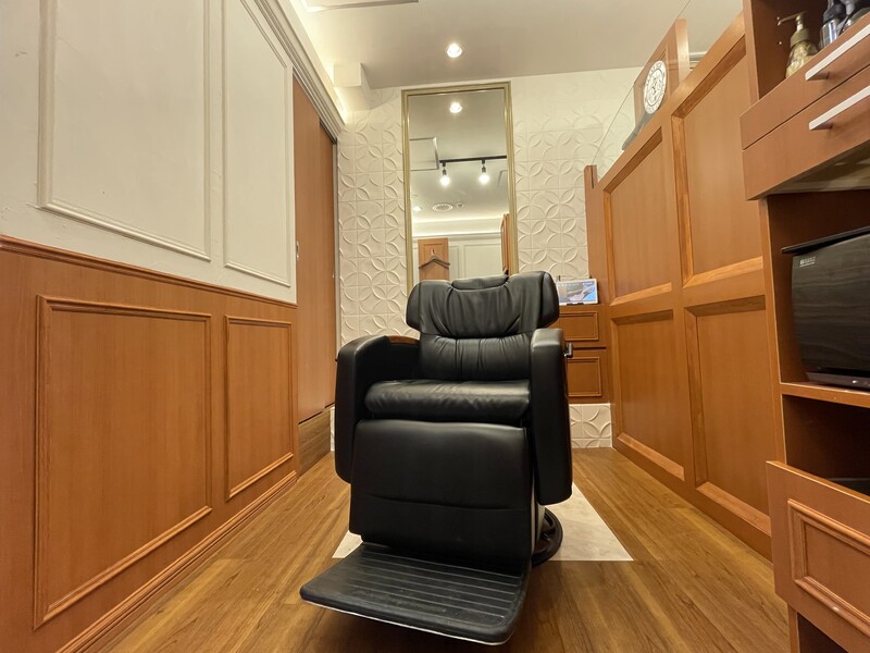 Y‘s BARBER GINZA LOUNGE | 銀座のヘアサロン