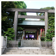 やってきました、縁結びとして今や全国的に女性に大人気の「東京大神宮」。