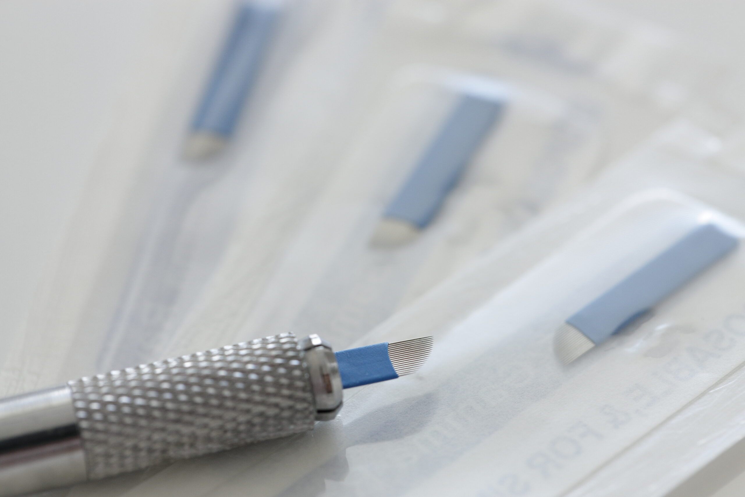 アートメイクが濃くなる原因は色素を定着させるため