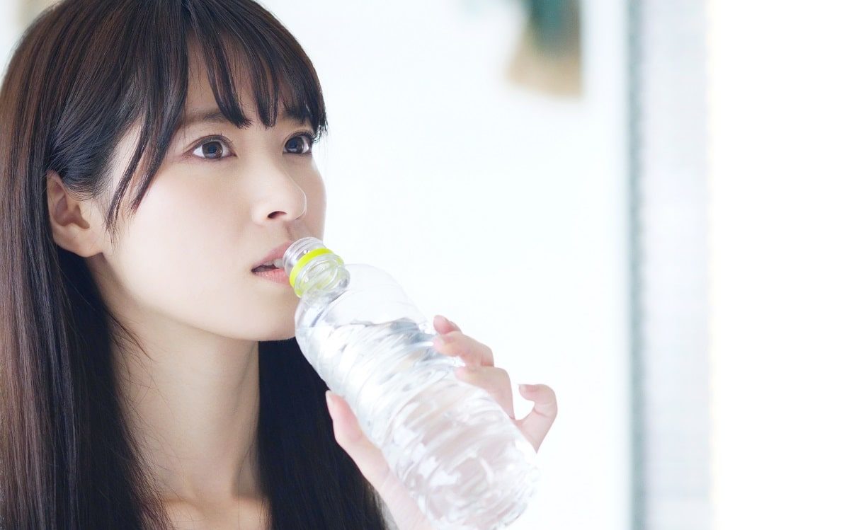 woman-drinking-water