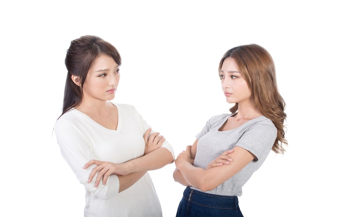 2-women-glaring-at-each-other