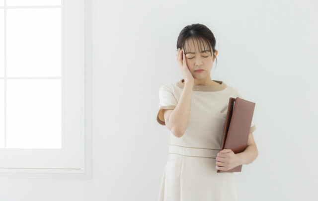 悩むオーナー