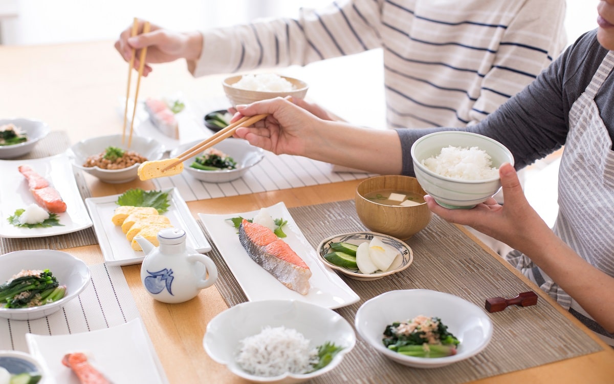 japanese_family_eat