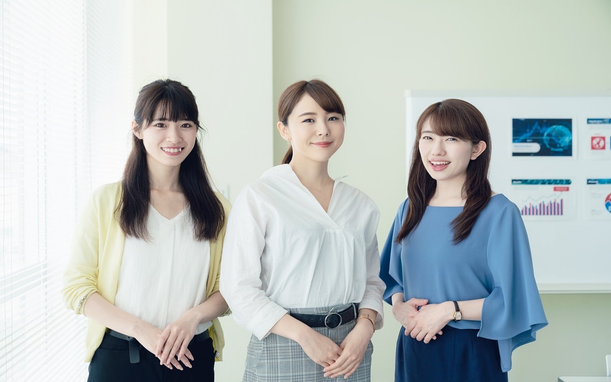 three-women-presentation