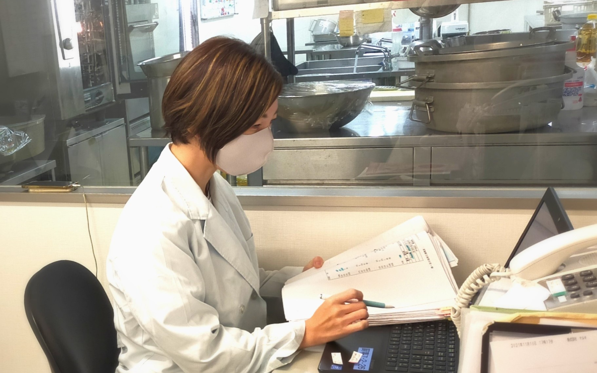 施設で働く様子