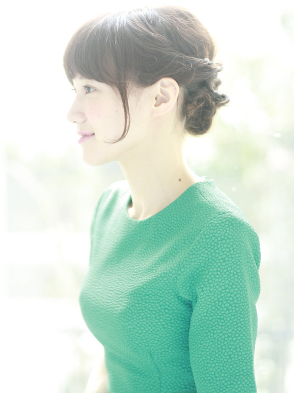 ゆるふわ。上品なねじった華やかUPスタイル