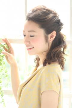 かっちりしすぎない隙が◎エレガントハーフアップ