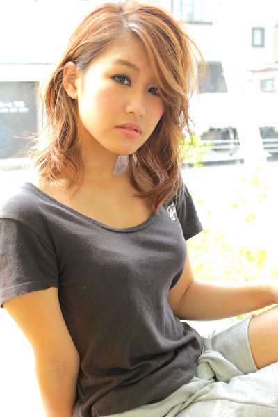 Wiz 富里店 ［千葉県/成田］ 「かき上げ」がポイント リゾート系くせ毛ミディアム