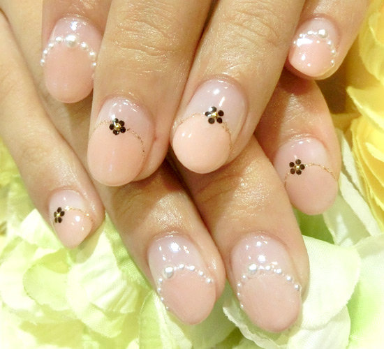 オフィスにぴったいりのヌーディ―カラー