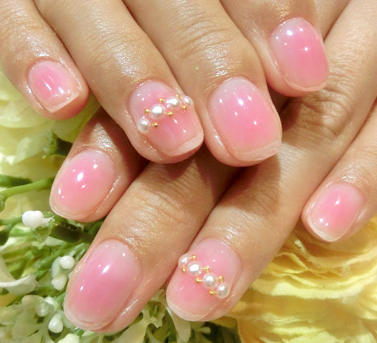 Beauty YOGASalon feel ～Nail～ ［大阪府/天満橋/谷町四丁目］ ポッと可愛いチークショートネイル♡パールをプラスでお上品に