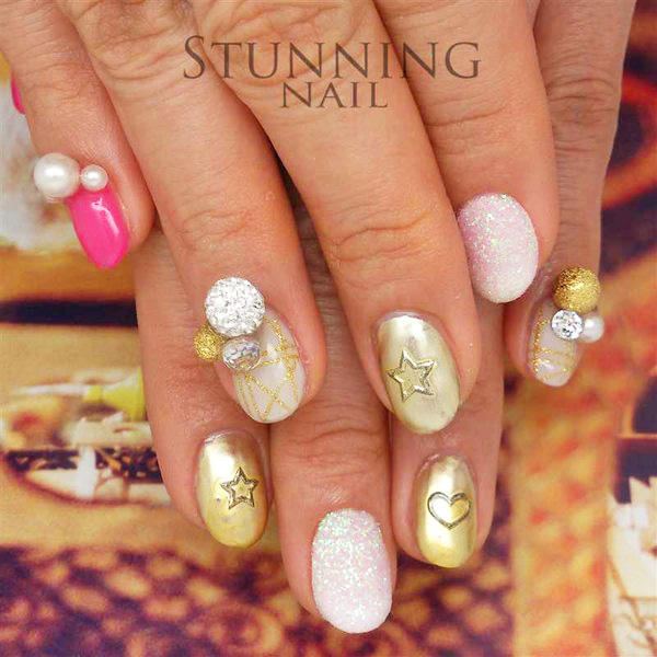 STUNNING NAIL ［東京都/麻布］ ツリーの飾りみたい♪ 楽しい気分になるメタリックカラーで存在感UP！