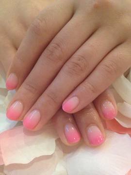Bisa Chantik　宇都宮本店 ［栃木県/宇都宮］ シンプルなピンクグラデーションがキュートな手元を演出♪
