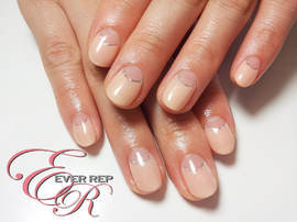 Beauty salon EVER　REP ［福岡県/天神/大名］ 逆フレンチで上品な大人のショートネイルに♡