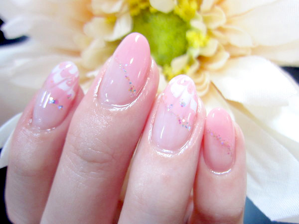 fairie's COLETTE ［福岡県/博多］ 斜めフレンチでラブリーに♡ショートネイルでも長く見えるデザイン