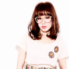 逆三角顔な女性の写真