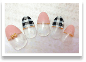 ギンガムチェック柄フレンチネイル写真