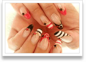 黒×赤で大人マリンネイル写真