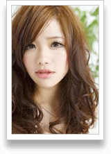 ドレッシーなスイートカールロング女性写真