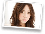 ボブ・ミディアムヘアの女性