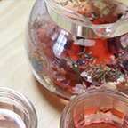 色と香りを楽しみながら飲む。