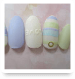 マットなパステルカラーのキュートなネイル写真