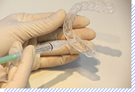 ホワイトニングキット使用中の写真