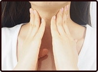 1．お風呂の中でもお風呂上がりもOK！保湿力のあるクリームを首に塗る