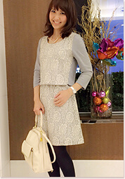 レースが付いた上品デザインで食事会にも対応できます