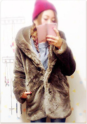 アウターもこもこで女子っぽく。三つ編みで派手すぎず!