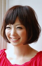 柔らかいシルエットが可愛らしさを際立てるショートボブ|Tasha