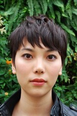 シンプルでクールな大人っぽいモード系ショート|Tasha