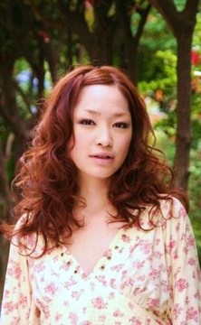 強めウェーブでつくるロマンティックなAライン|Tasha