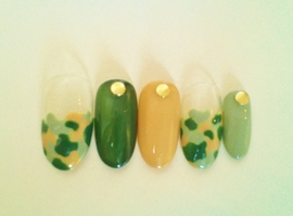 カモフラ変形フレンチネイル|Ｒｅｌｕｈａ　nａｉｌ
