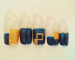 フラットフレンチのラメスクエアネイル