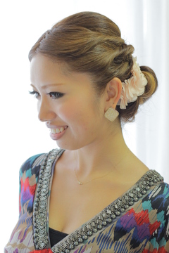 ツイストが新鮮☆セレブ風シニヨン|broto ヘアセット＆メイク 着付け