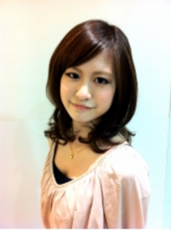 優しさあふれるミディアムHAIR