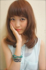 ふわっと毛先が動く愛されベージュカラーミディアム|gokan omotesando