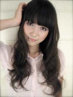 暗く見えない透明感のあるモードなロング|gokan omotesando