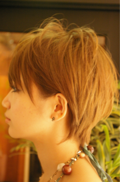 どんなシーンにもおススメ！レディ度アップのショートスタイル|aJyu