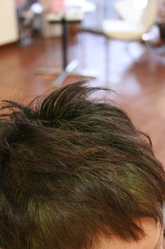 京都　天然１００％ヘナ＆インデイゴで染める ショートアシンメトリースタイル|hair Qril