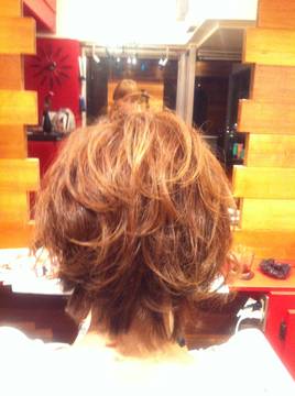 毛先に動きのあるショートスタイル|ＣａｎｄｙＬａｕｇｈＡｉｒ