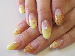 イエロー花柄|ネイルサロン Arona