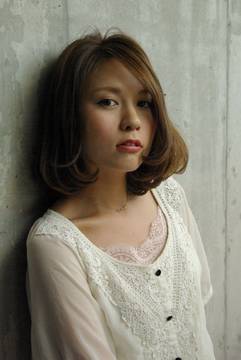 モカベージュカラーのクラシカルボブ