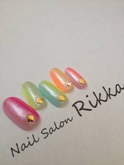 ネオンカラー×パステルカラーのタテグラデーション|Nail  Salon Rikka