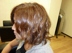 ミディアムボブに中間からユルフワパーマ