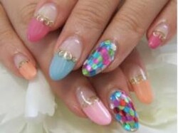ビタミンカラー&amp;ホロで夏ネイル|Nail Salon Creare